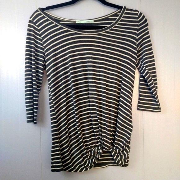 Maurices Gray and White Striped 3/4 Sleeve Top - Picture 2 of 5